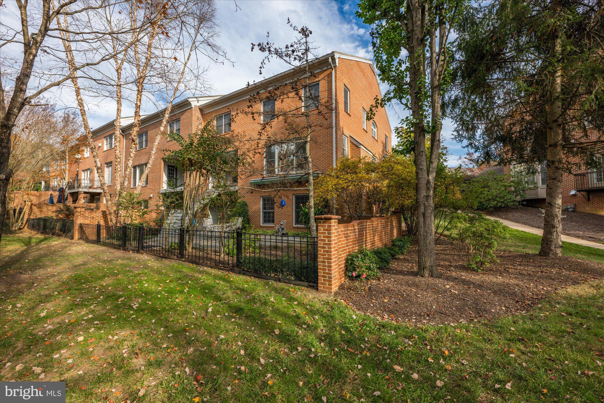 RIVER FALLS - Residential