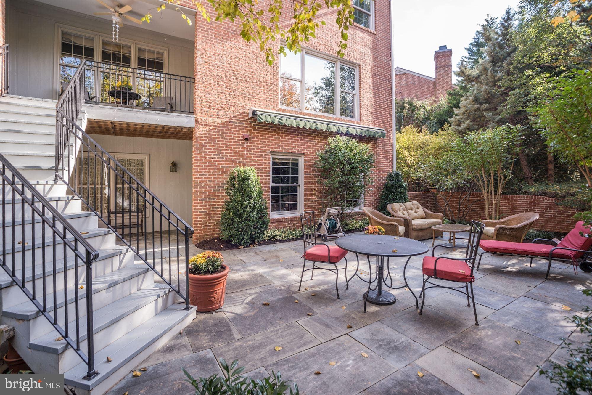 RIVER FALLS - Residential