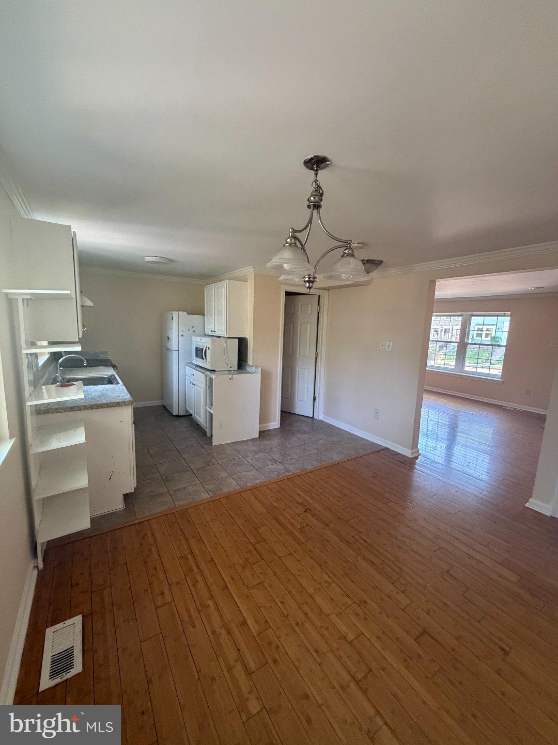 3331 WYNDALE COURT