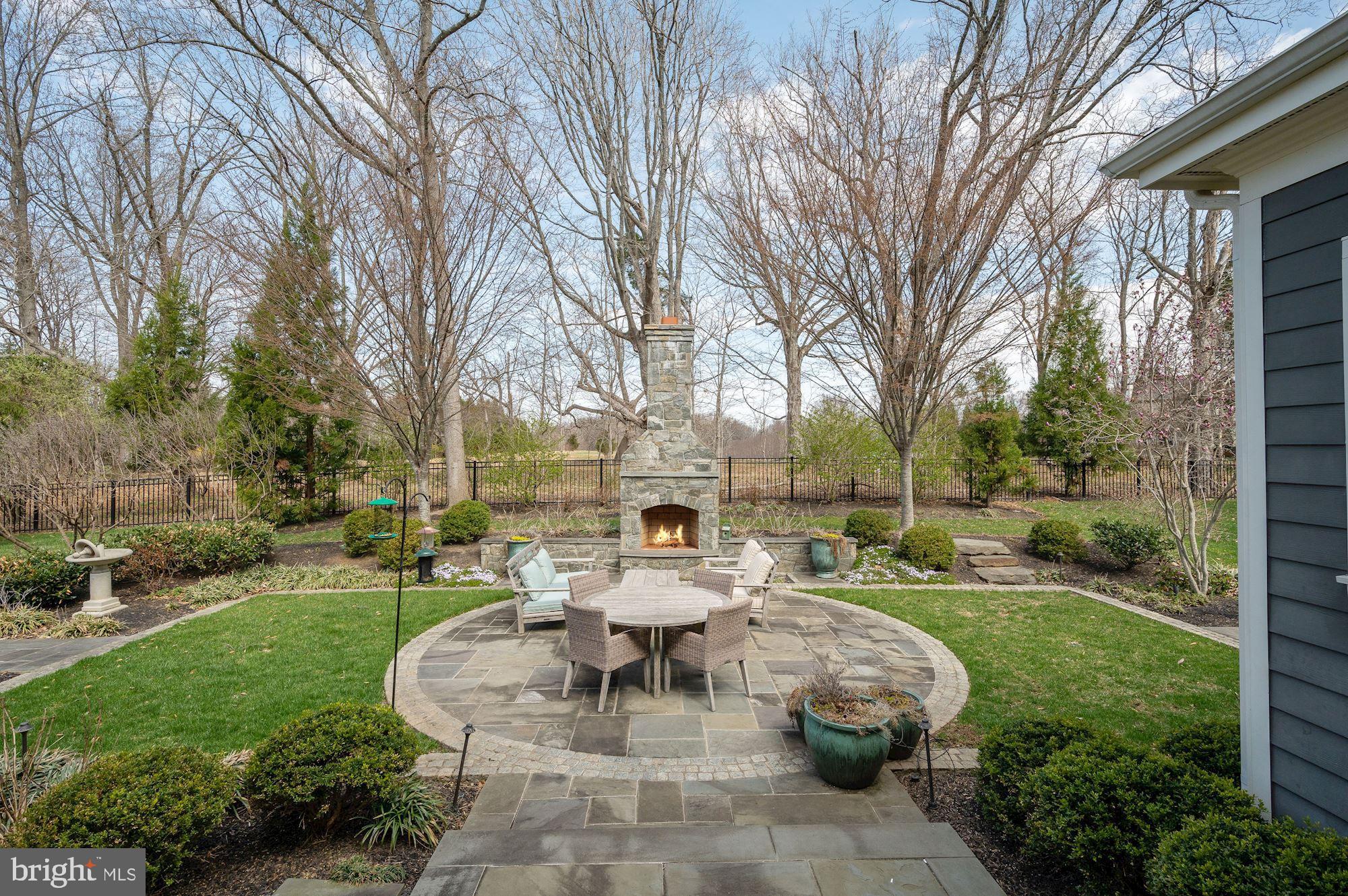 RIVERWOOD - Residential