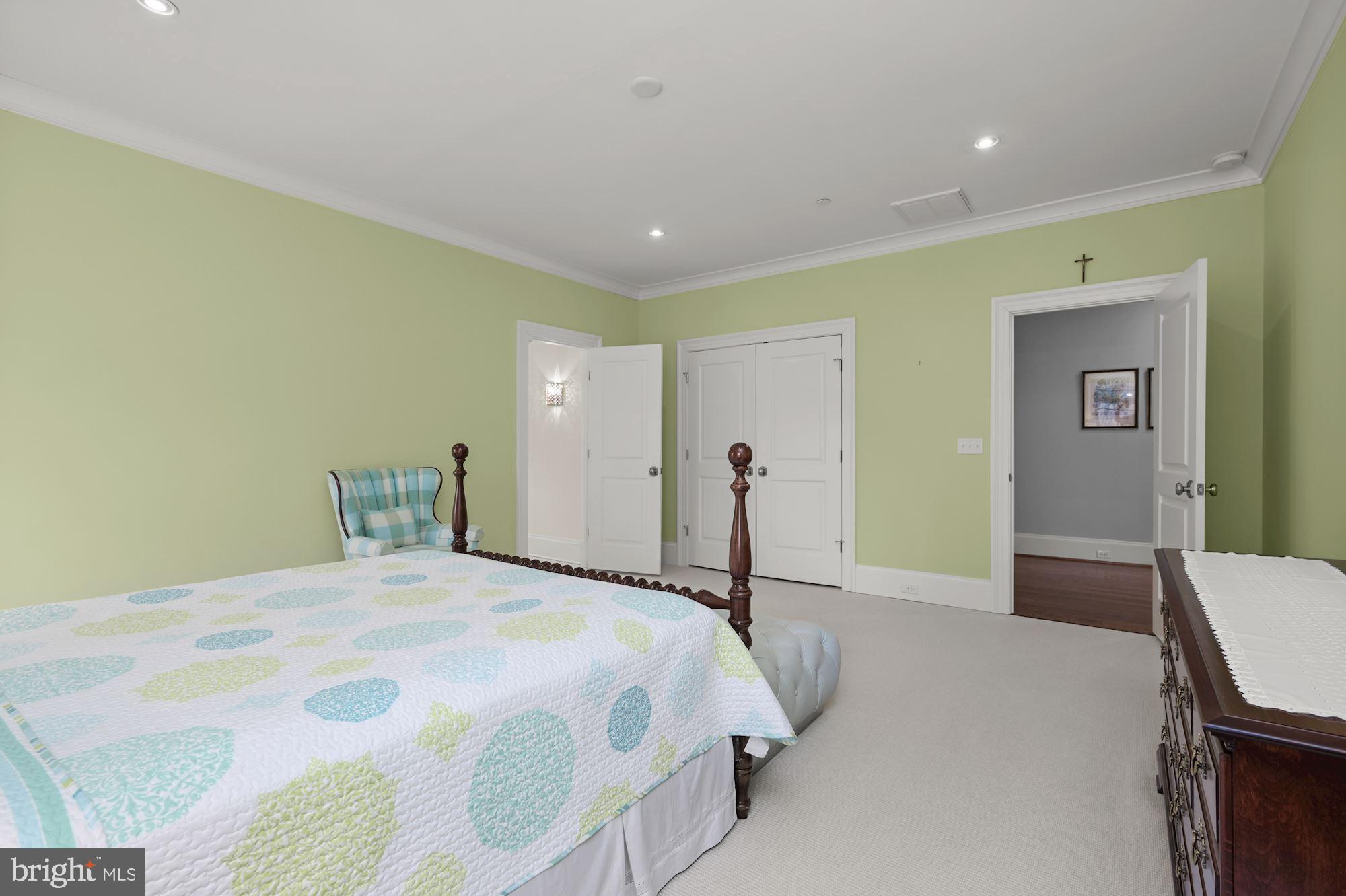 RIVERWOOD - Residential