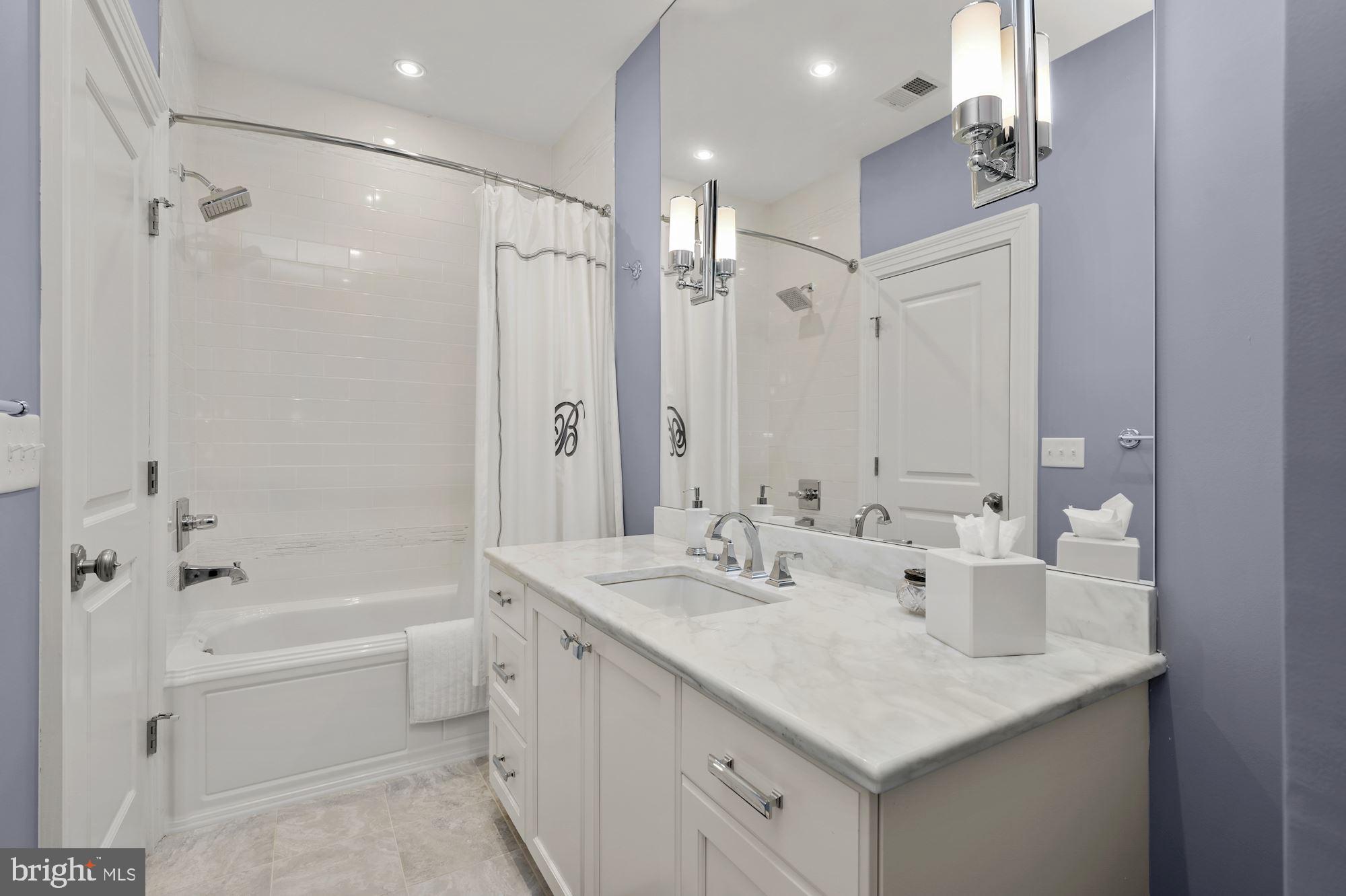 RIVERWOOD - Residential