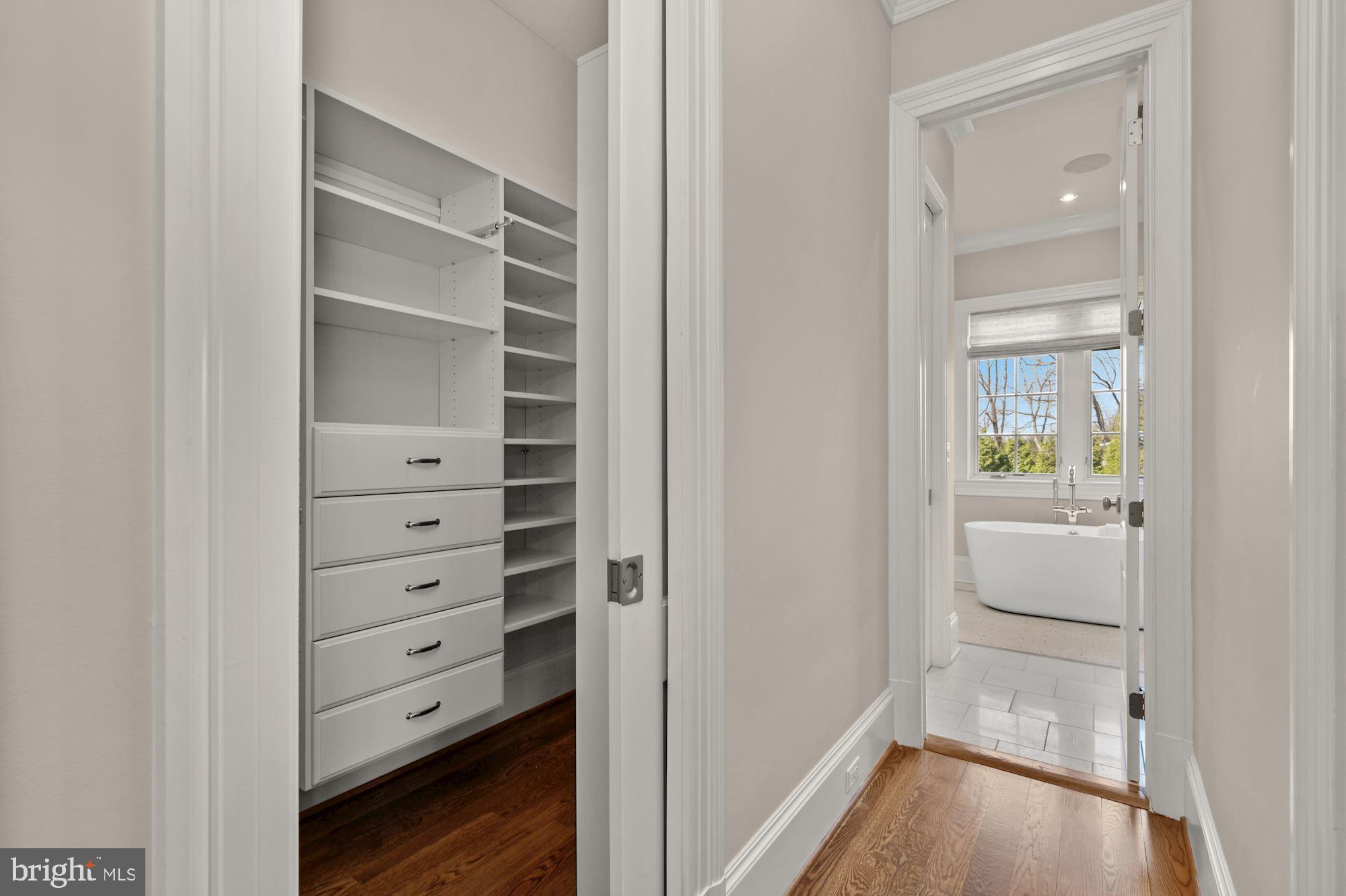 RIVERWOOD - Residential