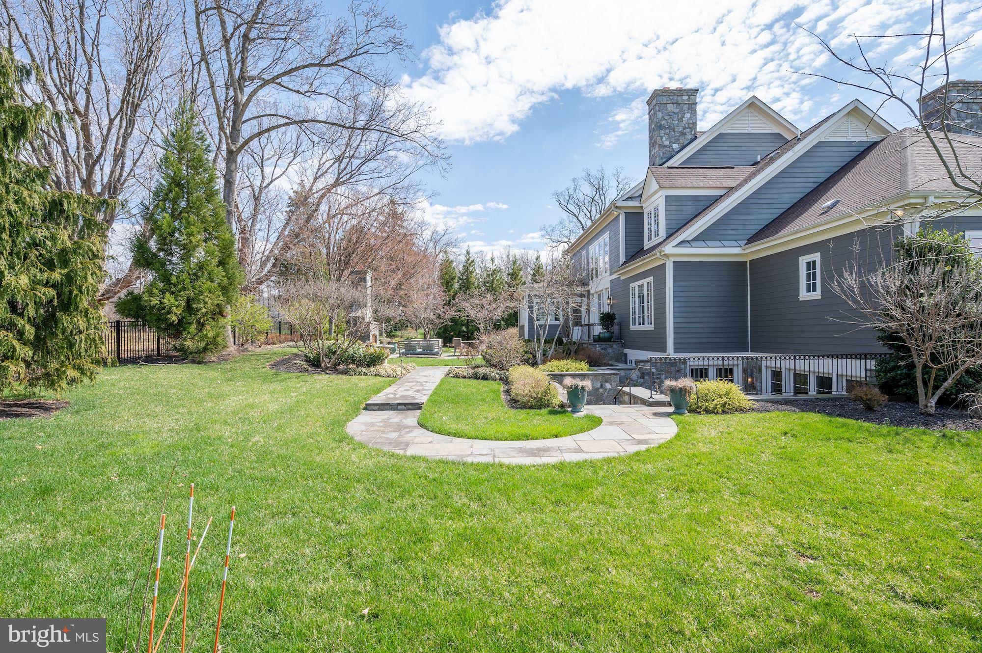 RIVERWOOD - Residential