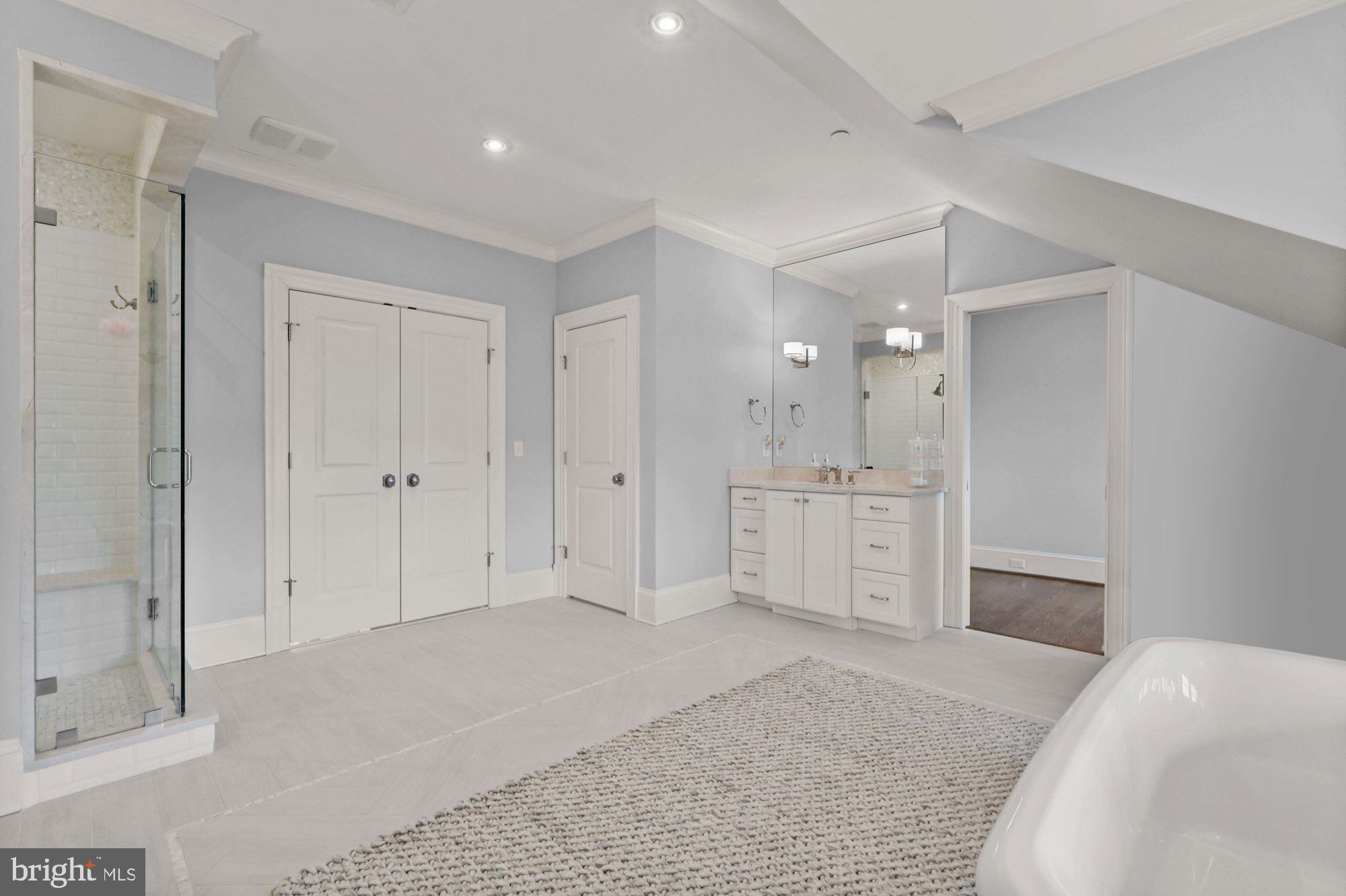 RIVERWOOD - Residential