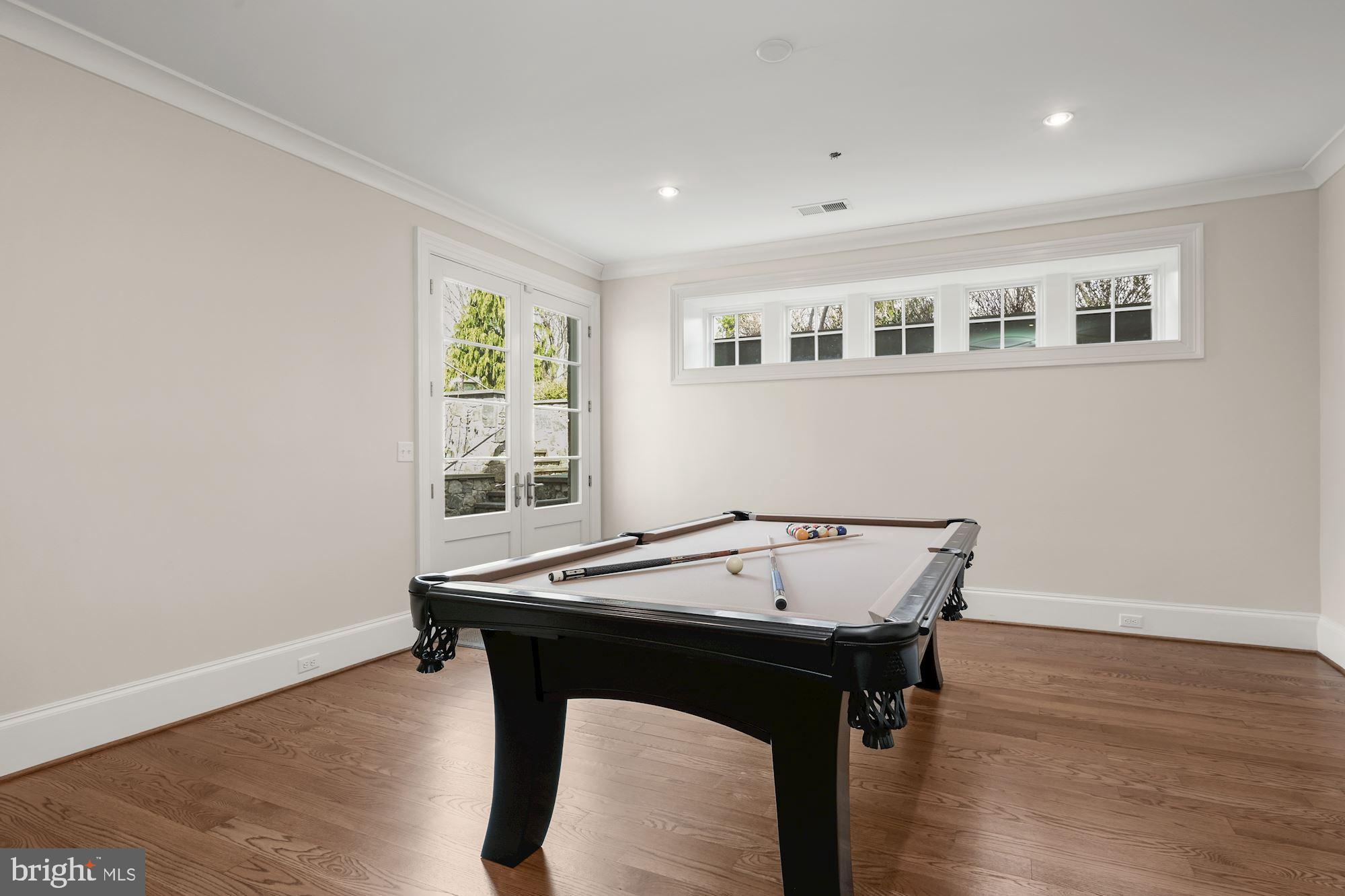 RIVERWOOD - Residential