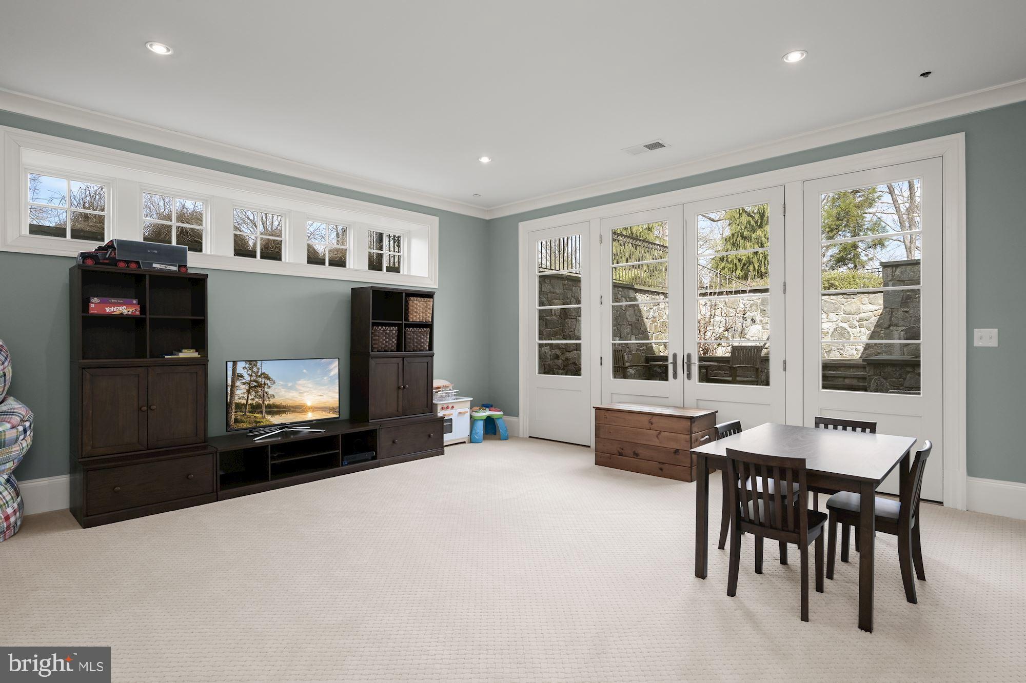 RIVERWOOD - Residential