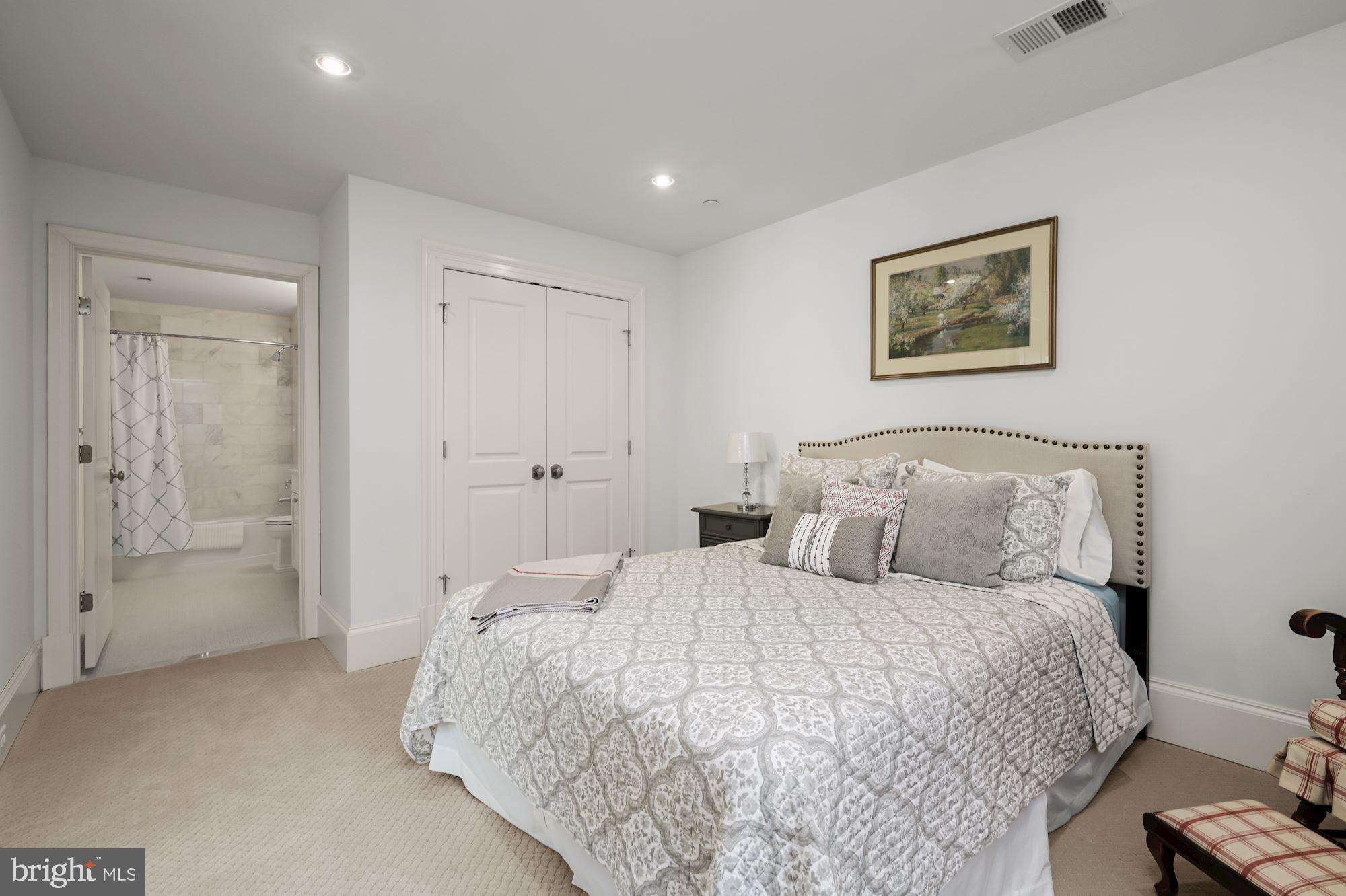 RIVERWOOD - Residential