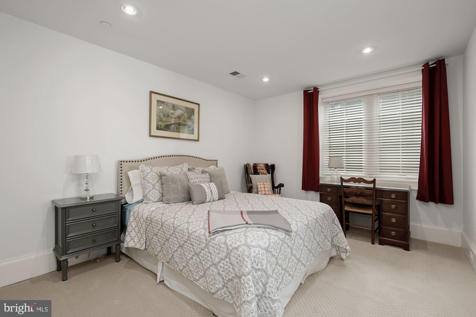 RIVERWOOD - Residential