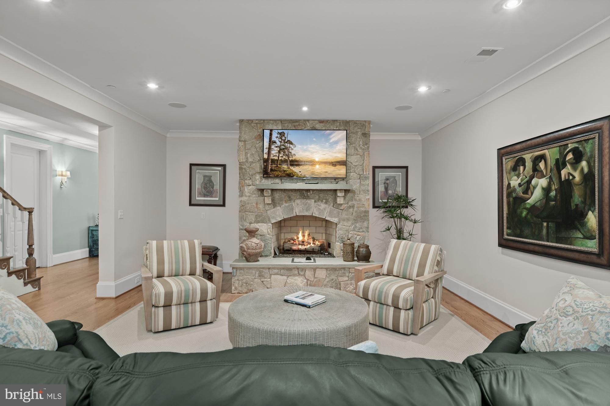 RIVERWOOD - Residential