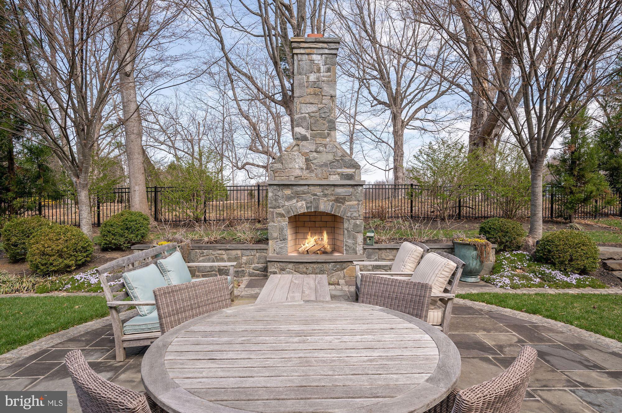 RIVERWOOD - Residential