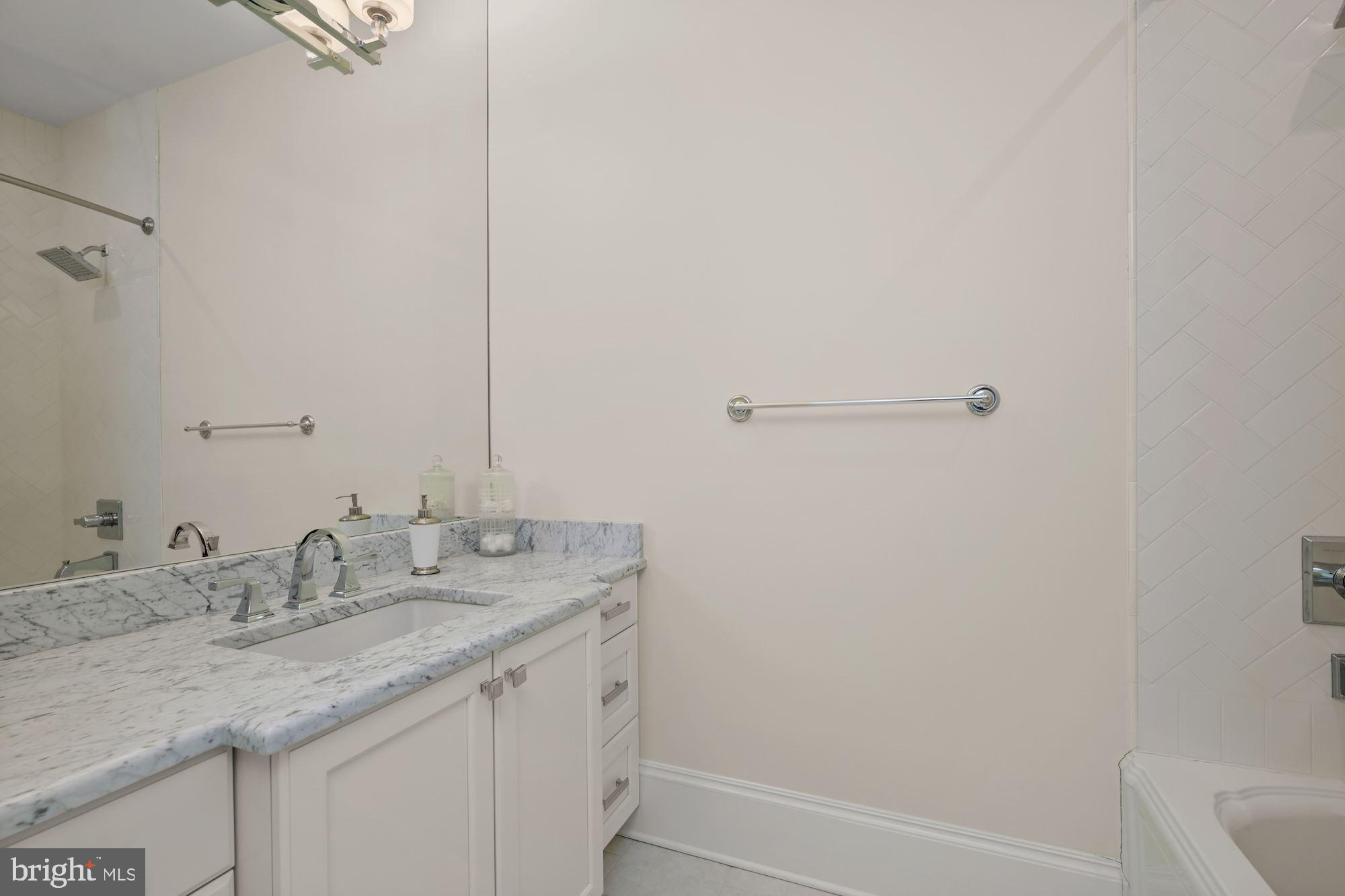 RIVERWOOD - Residential