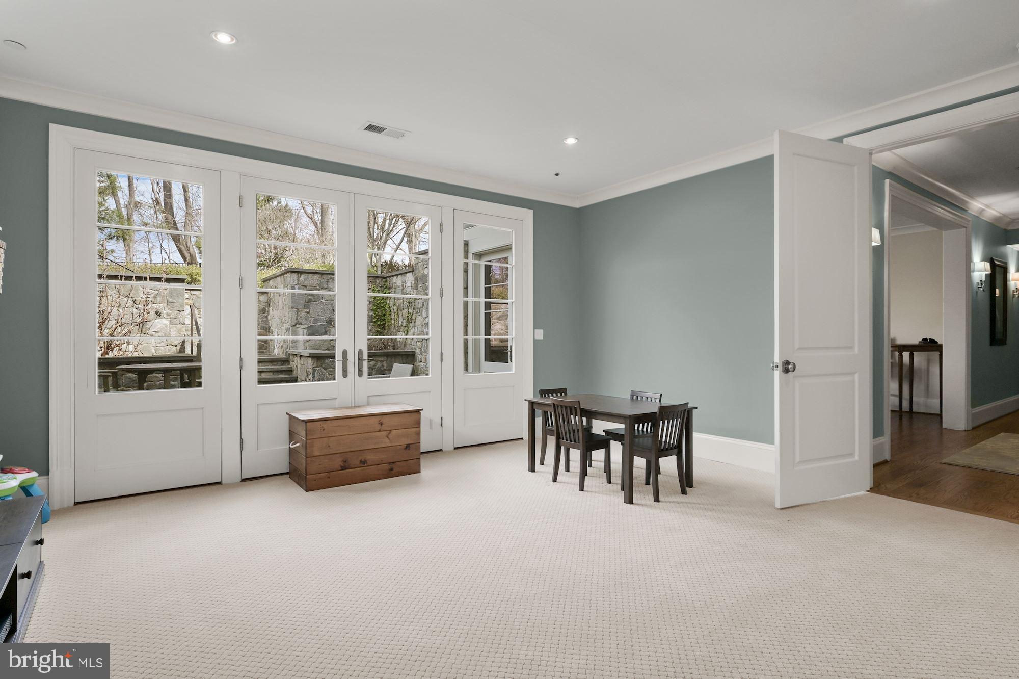 RIVERWOOD - Residential