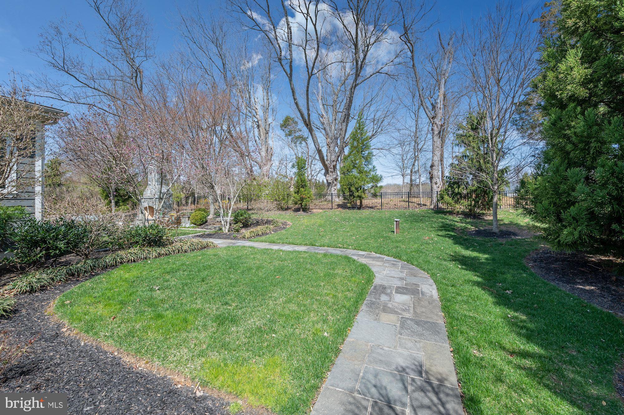 RIVERWOOD - Residential