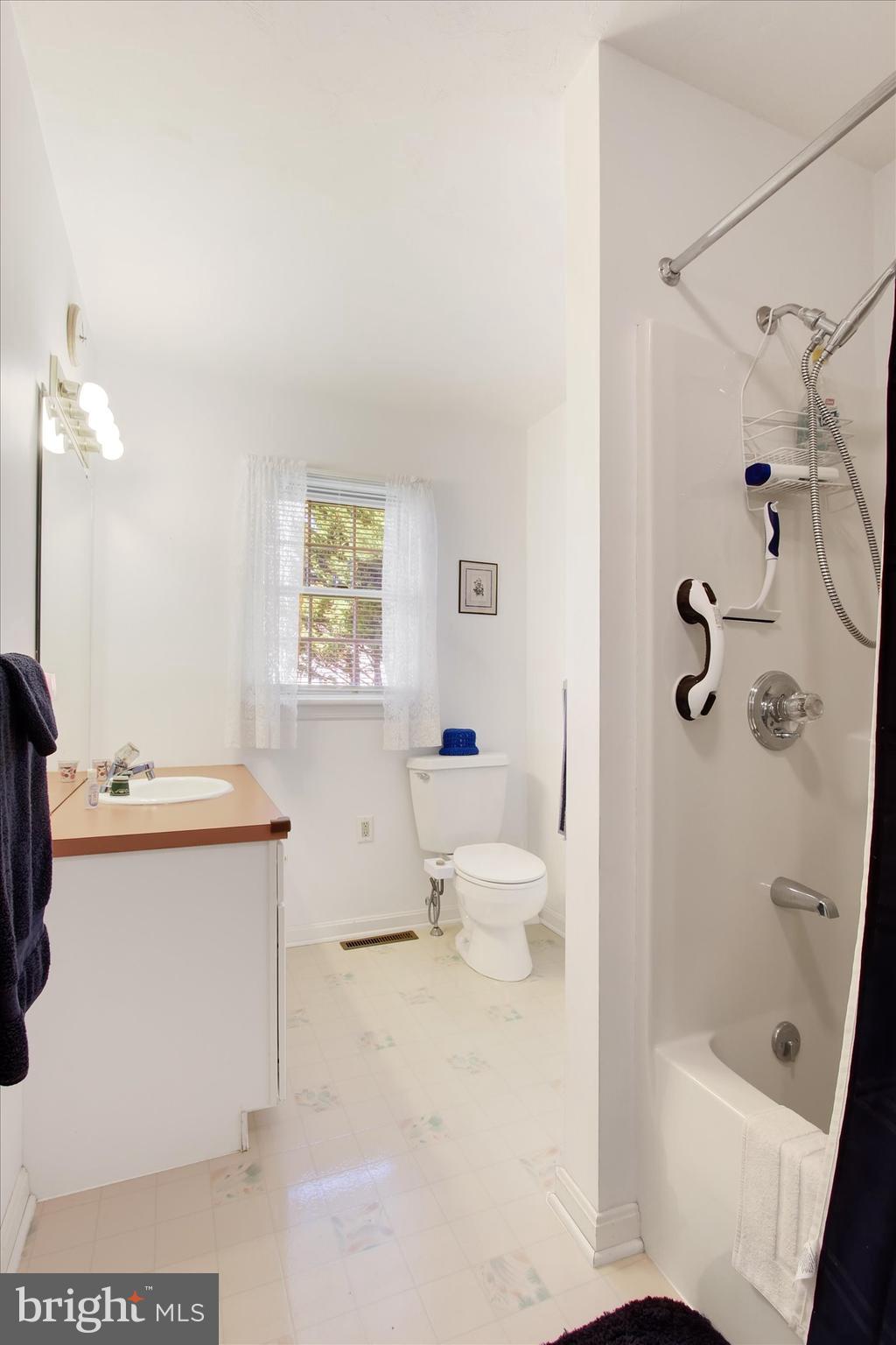 LAKE HERITAGE - Residential