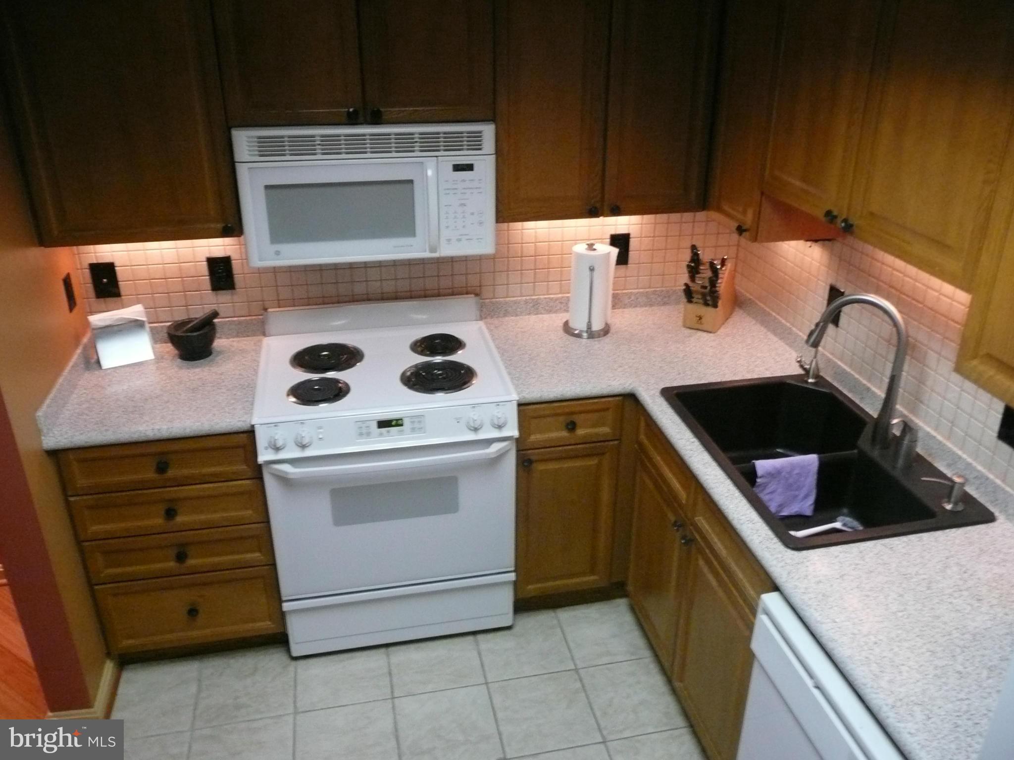 CARLYLE TOWERS - Residential