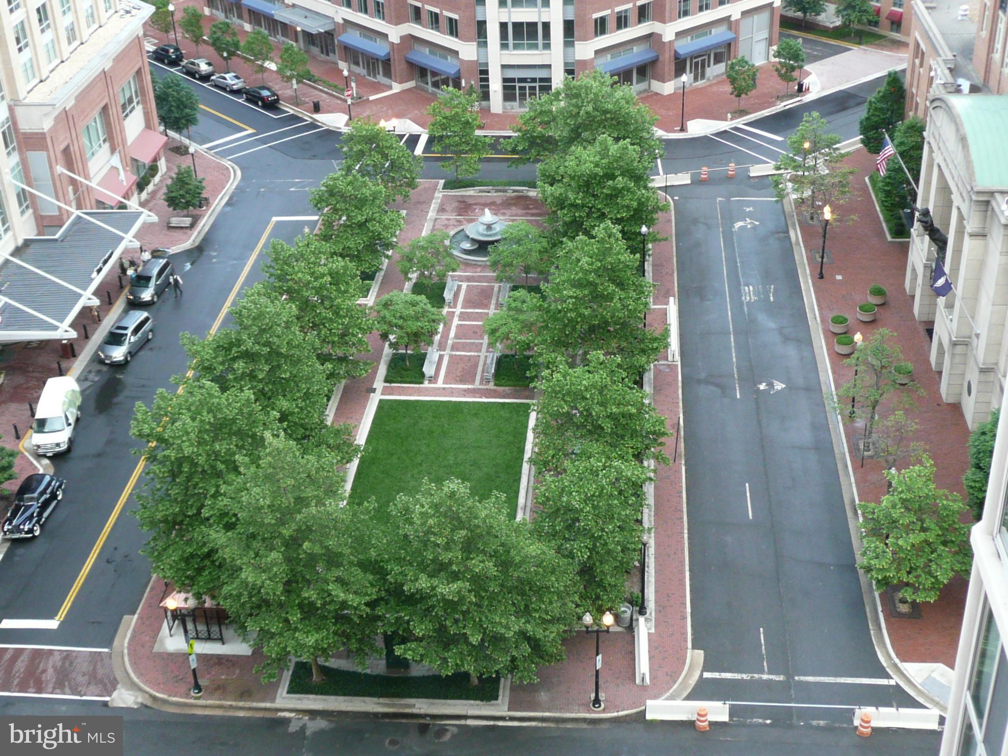 CARLYLE TOWERS - Residential