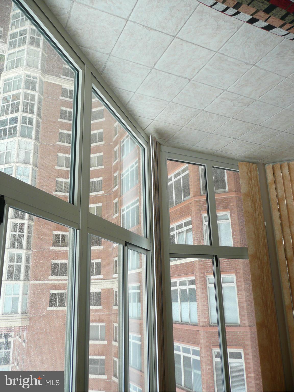 CARLYLE TOWERS - Residential