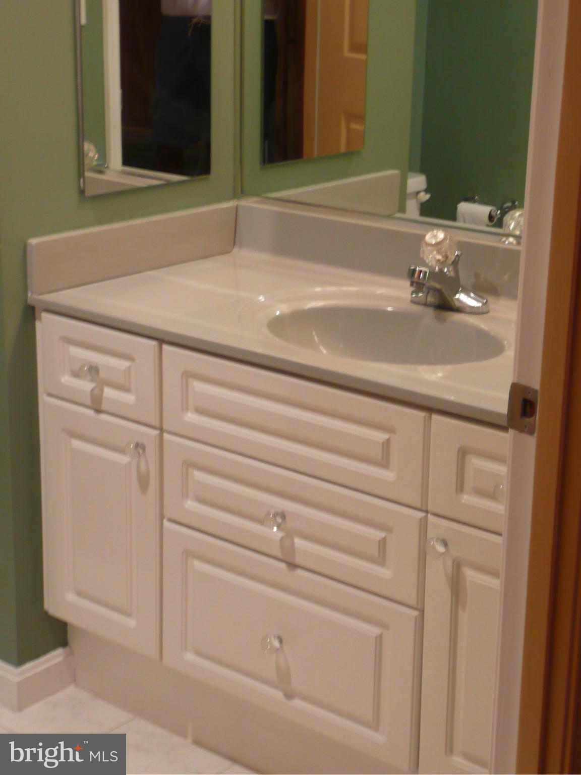 CARLYLE TOWERS - Residential