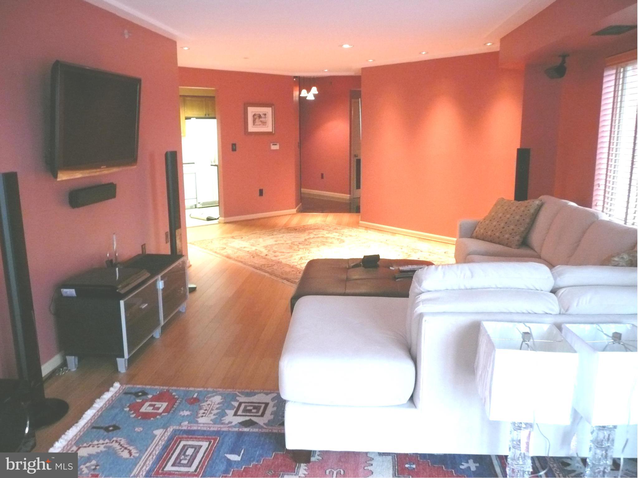 CARLYLE TOWERS - Residential