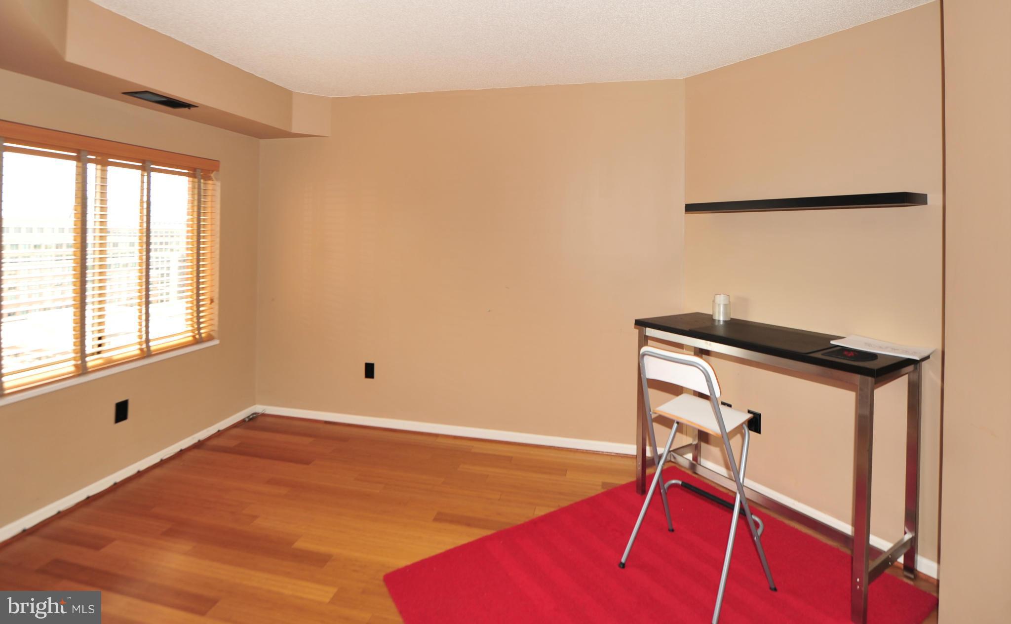 CARLYLE TOWERS - Residential