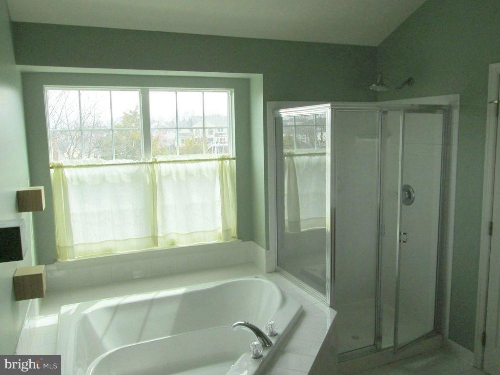 BELMONT COUNTRY CLUB - Residential Lease