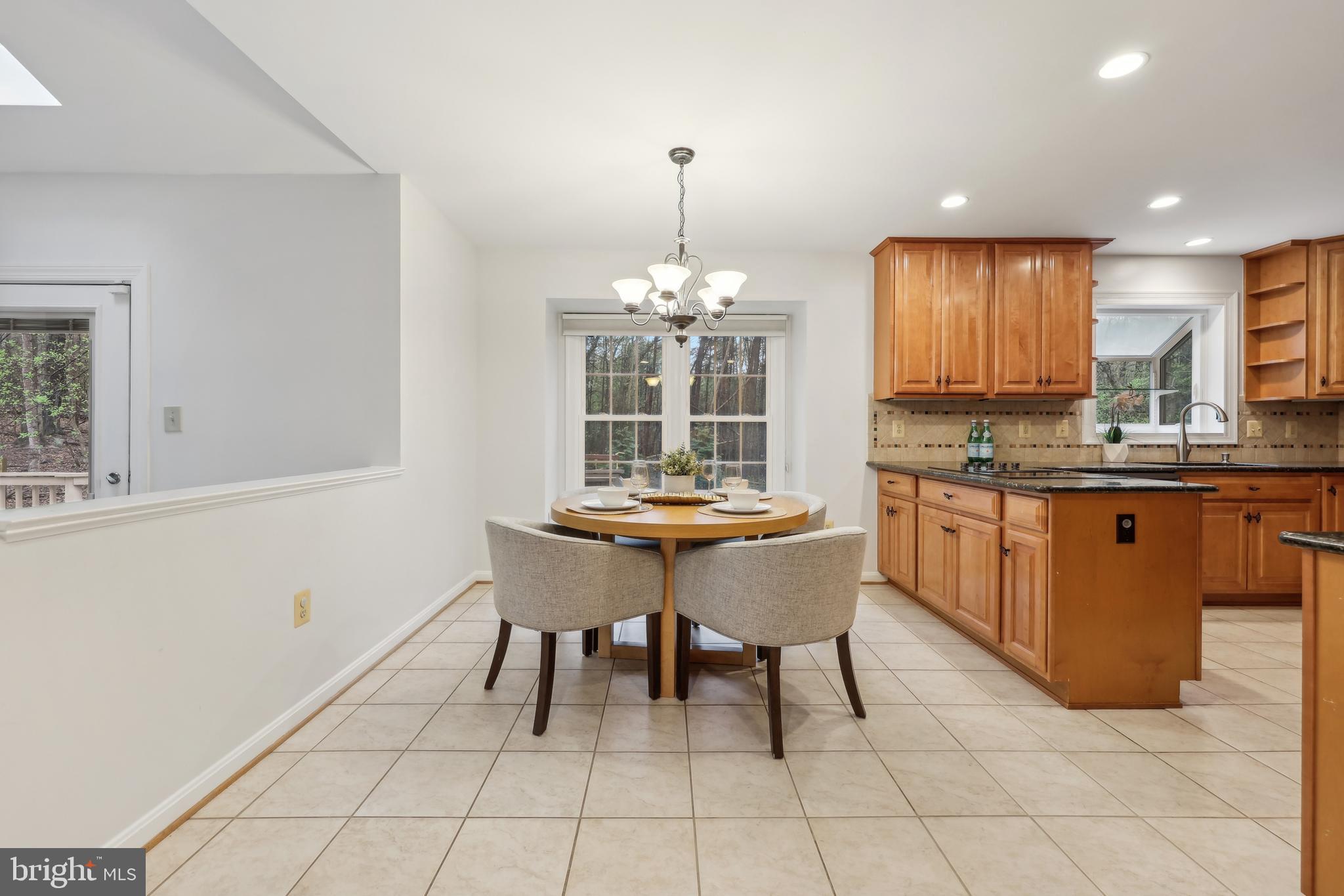 OAKTON MILL ESTATES - Residential Lease