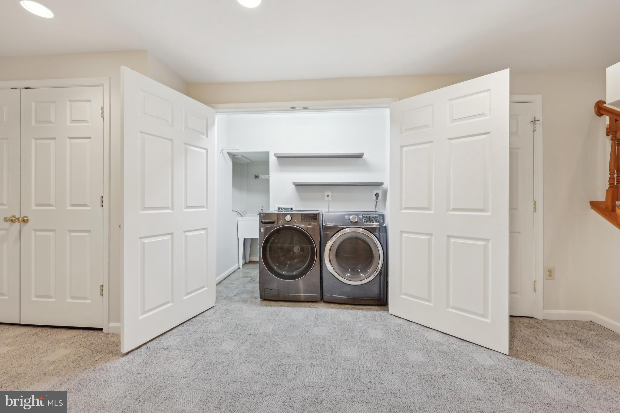 OAKTON MILL ESTATES - Residential Lease