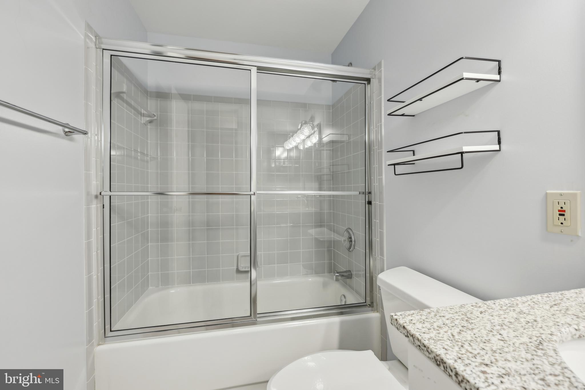 OAKTON MILL ESTATES - Residential Lease