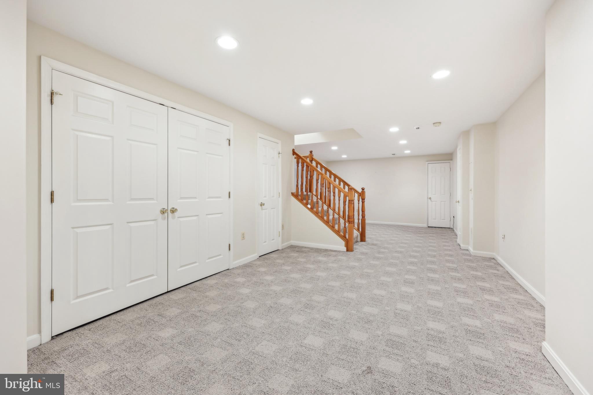 OAKTON MILL ESTATES - Residential Lease