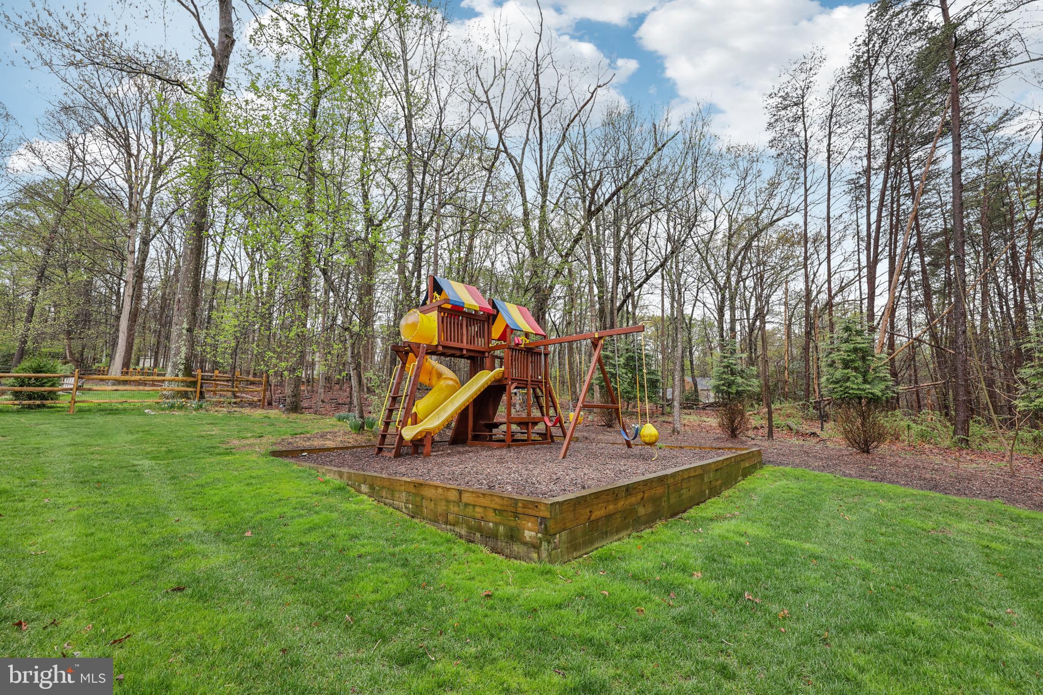 OAKTON MILL ESTATES - Residential Lease