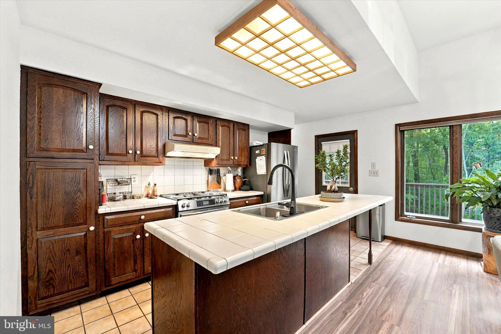536 SPRING MOUNT ROAD