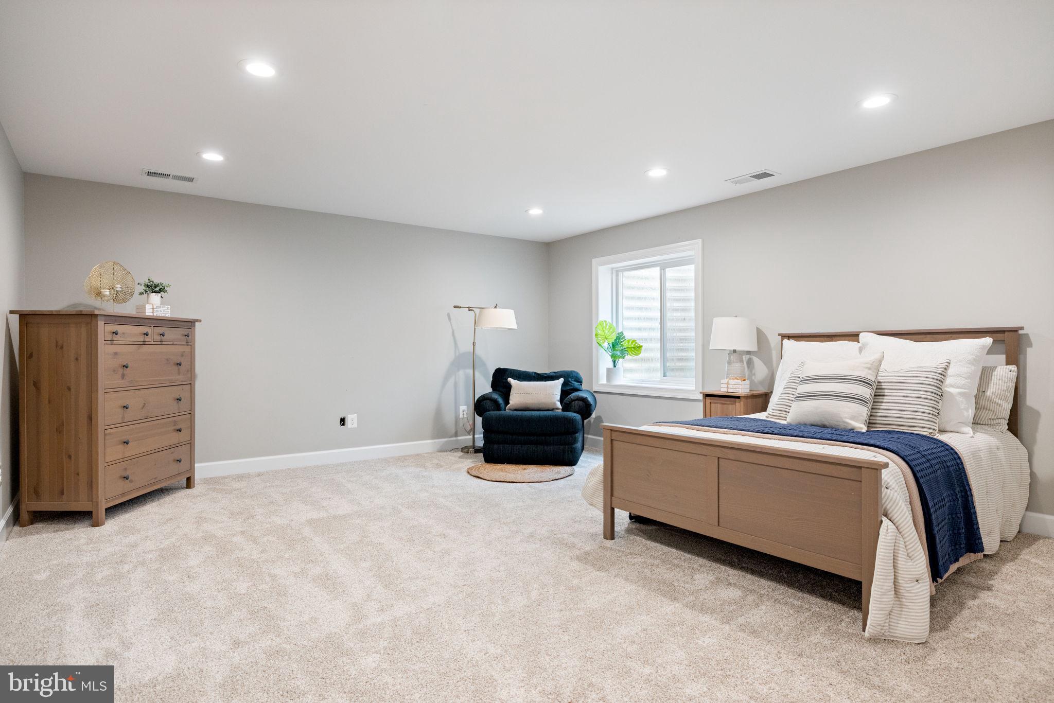 VIENNA WOODS - Residential