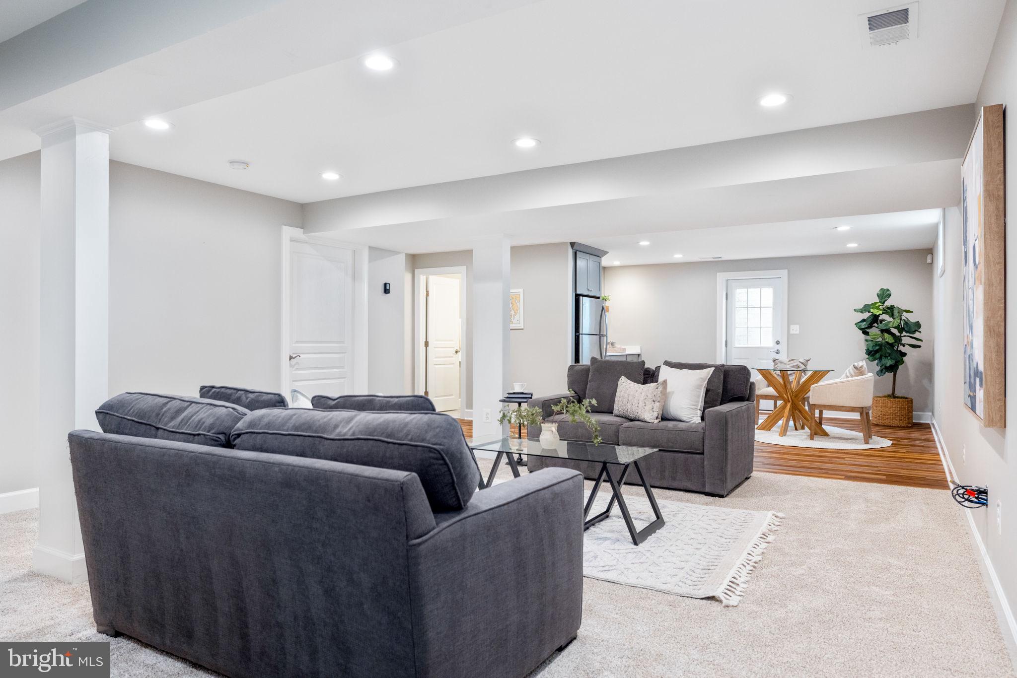 VIENNA WOODS - Residential