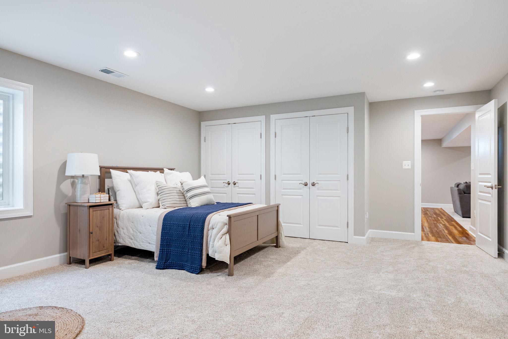 VIENNA WOODS - Residential