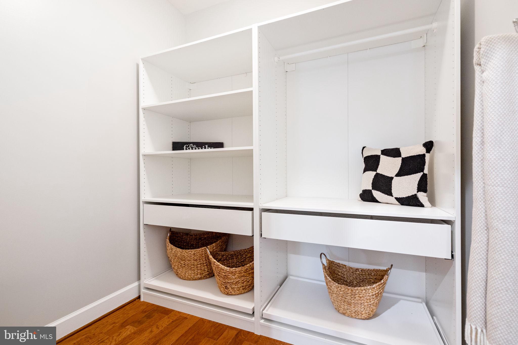 VIENNA WOODS - Residential