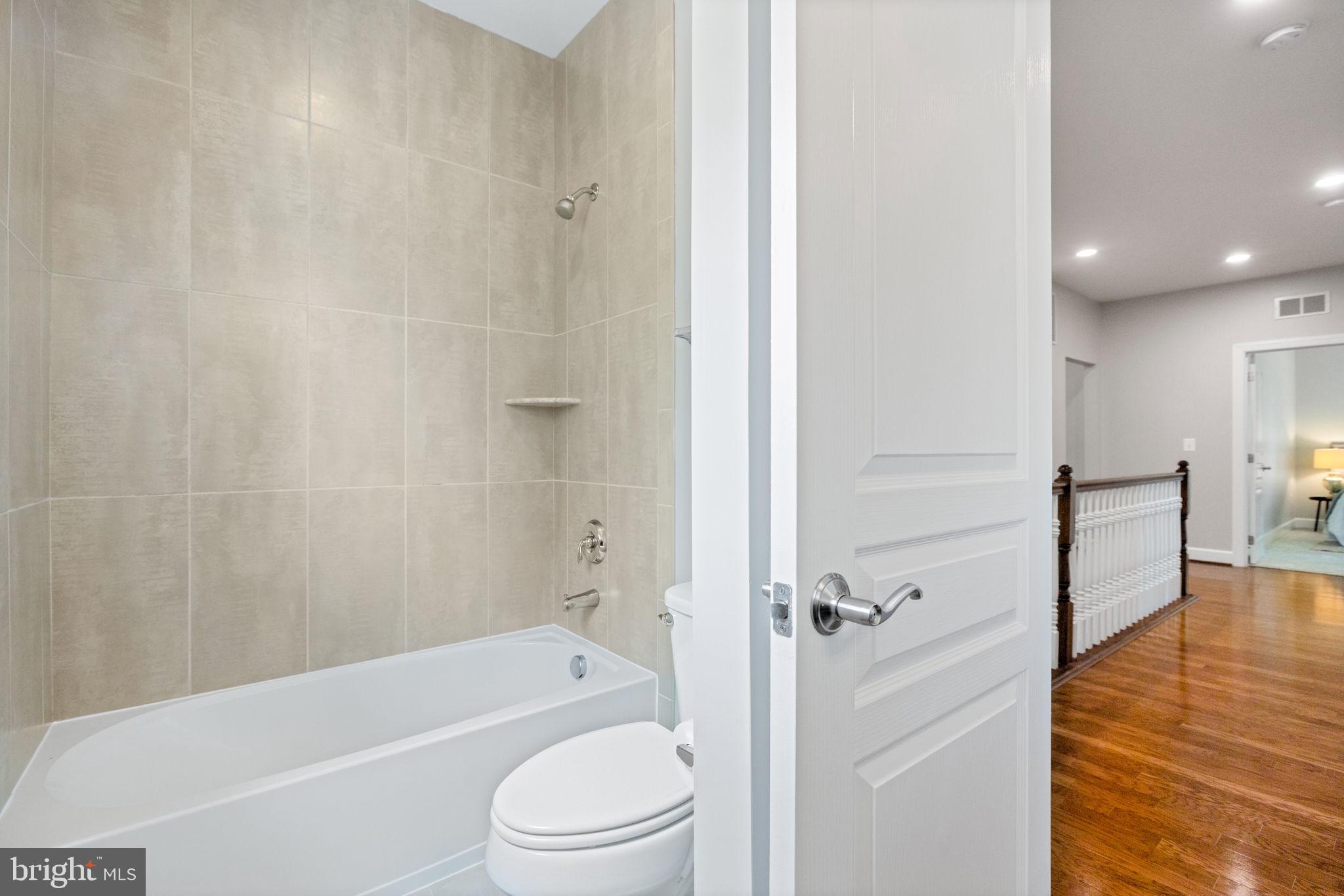 VIENNA WOODS - Residential