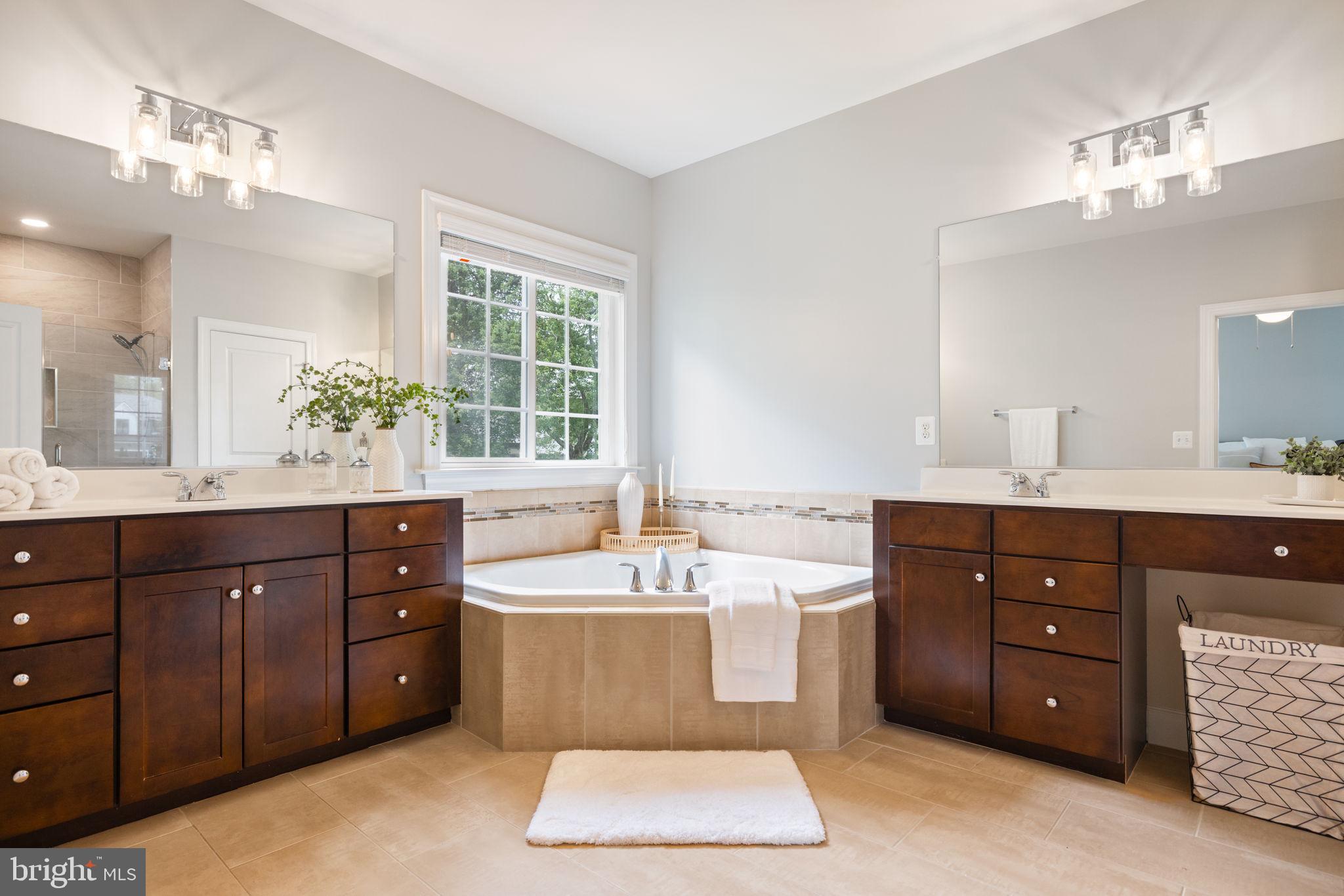 VIENNA WOODS - Residential