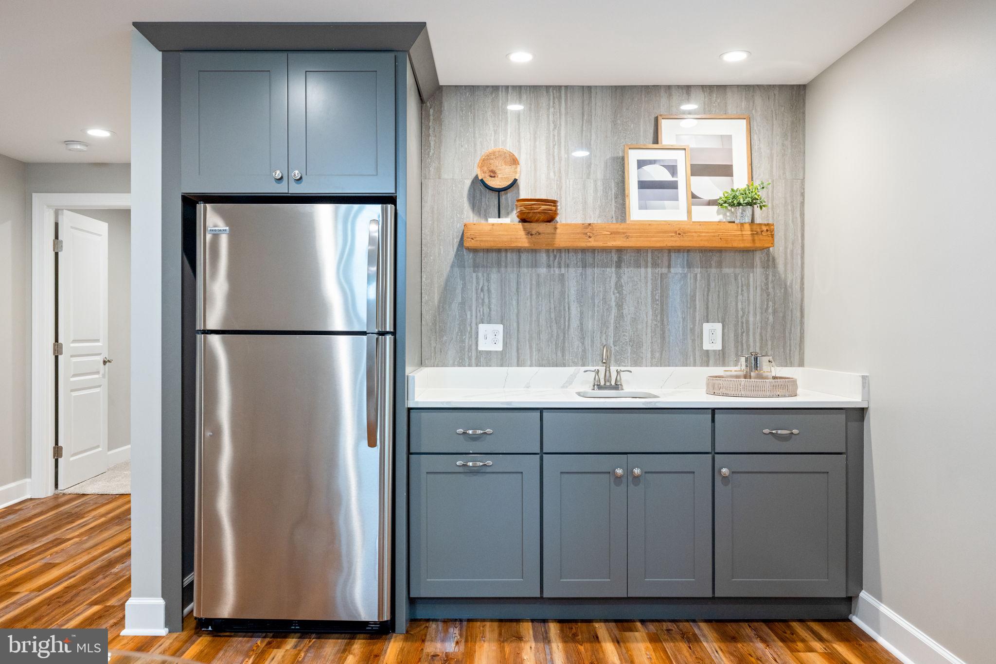 VIENNA WOODS - Residential