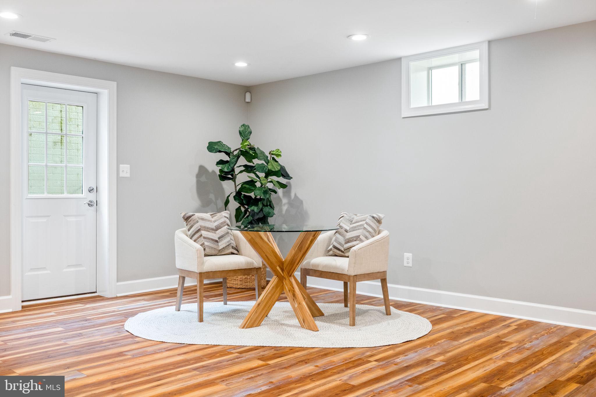 VIENNA WOODS - Residential