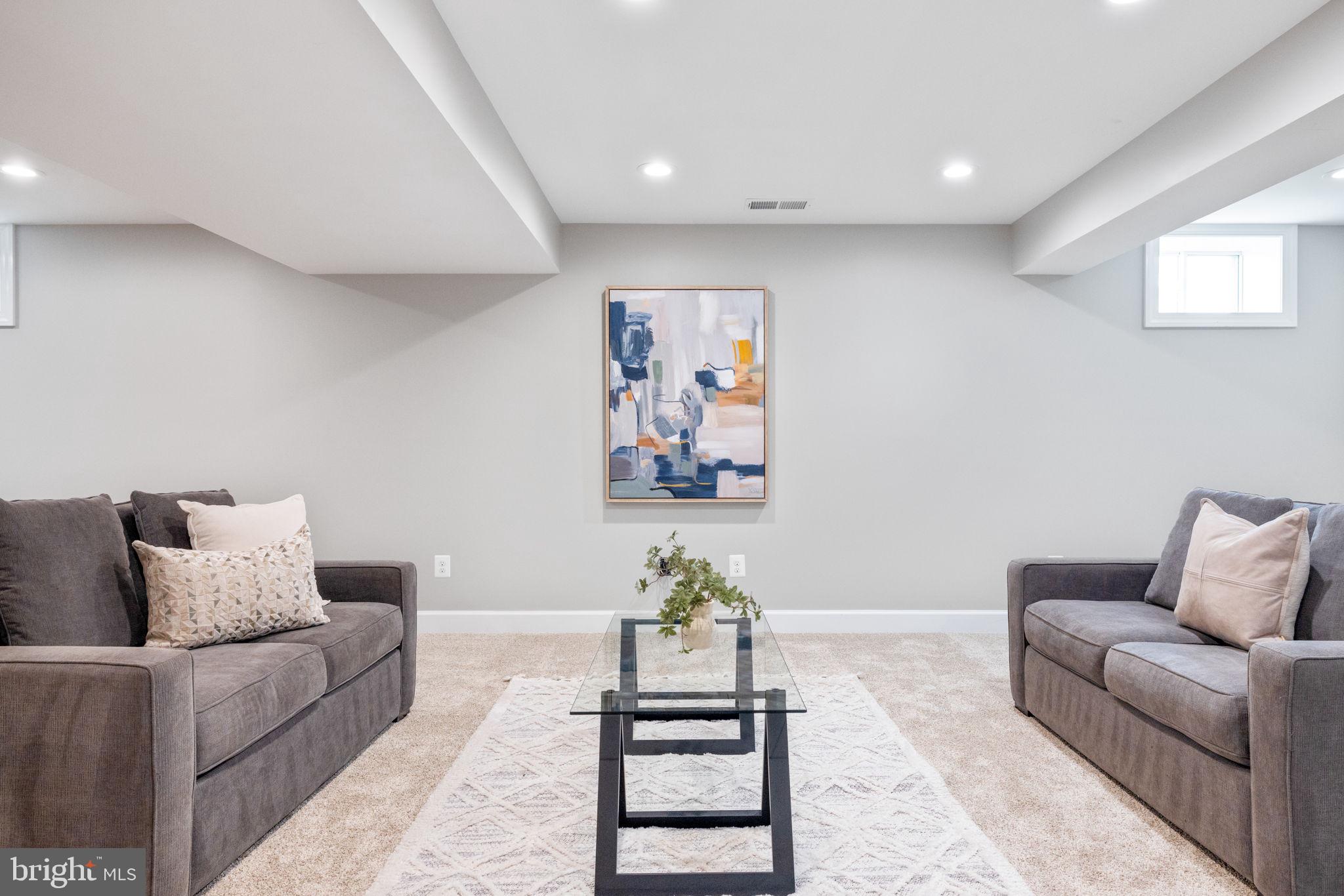 VIENNA WOODS - Residential