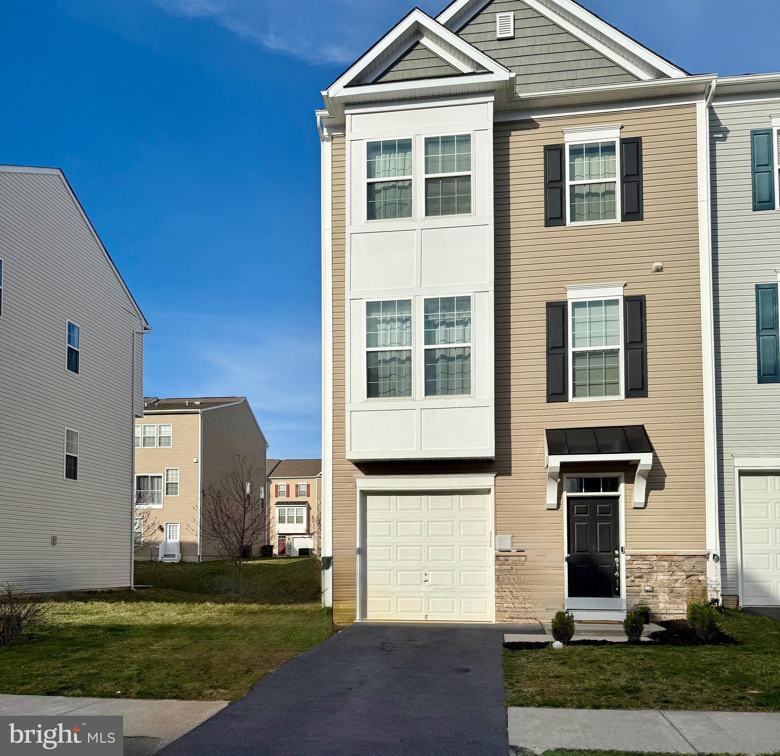 THE TOWNES AT TASKER - Residential