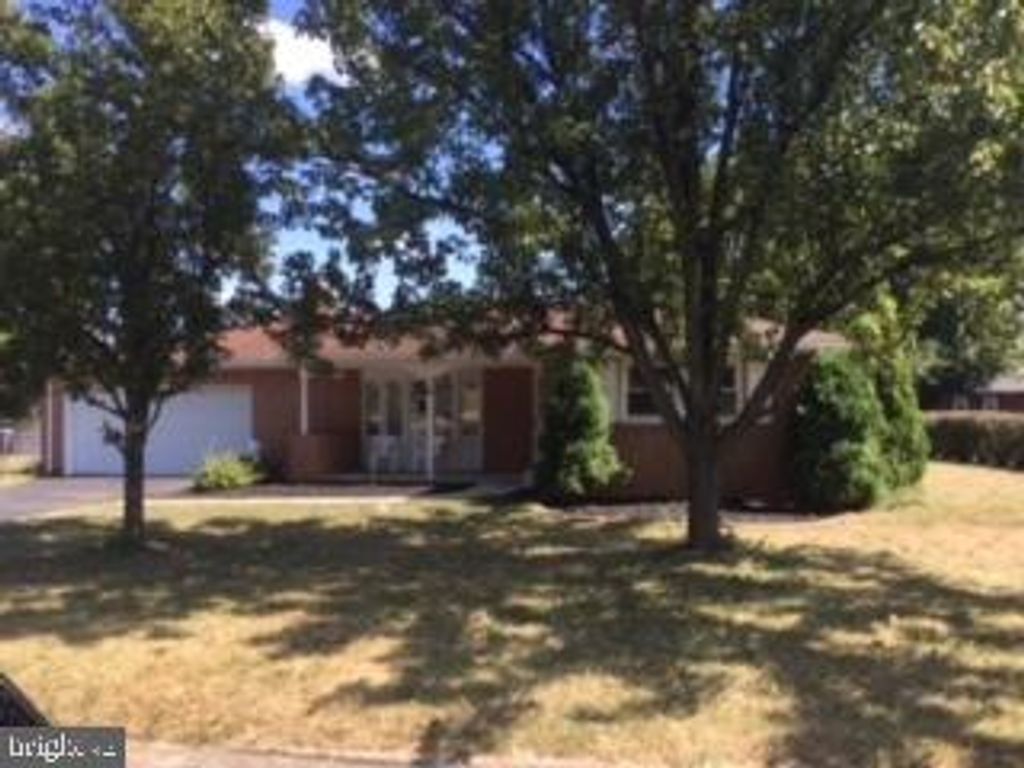 Photo of 2875 Cambridge Road, YORK, PA 17402 (MLS # PAYK2094194)