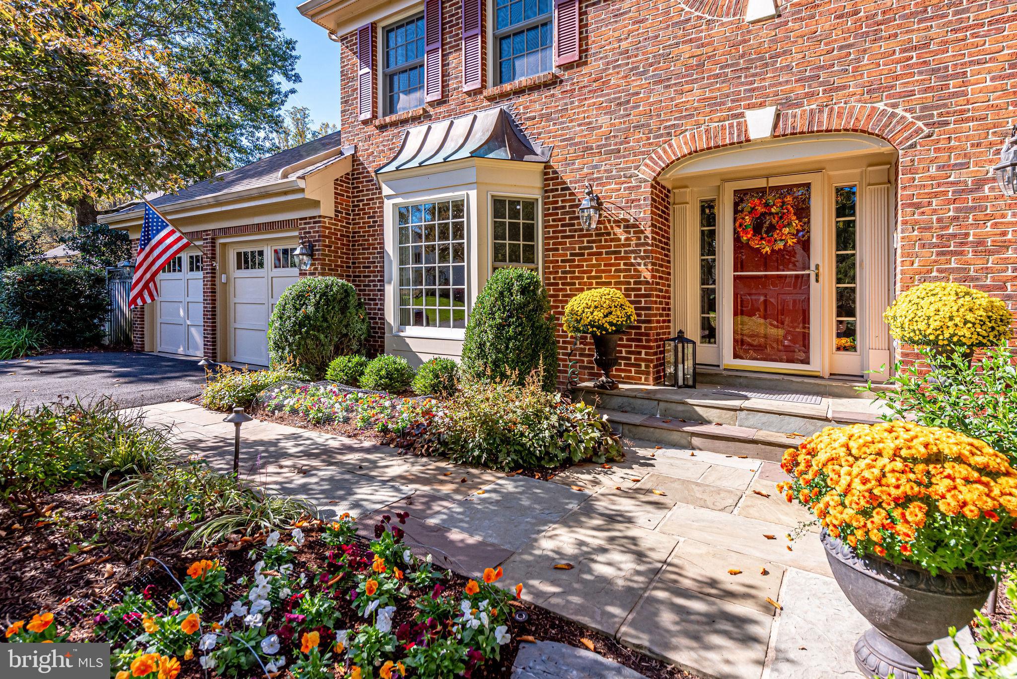 LANGLEY OAKS - Residential