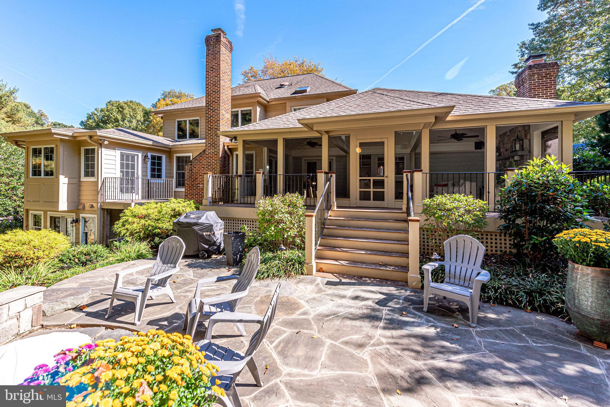 LANGLEY OAKS - Residential