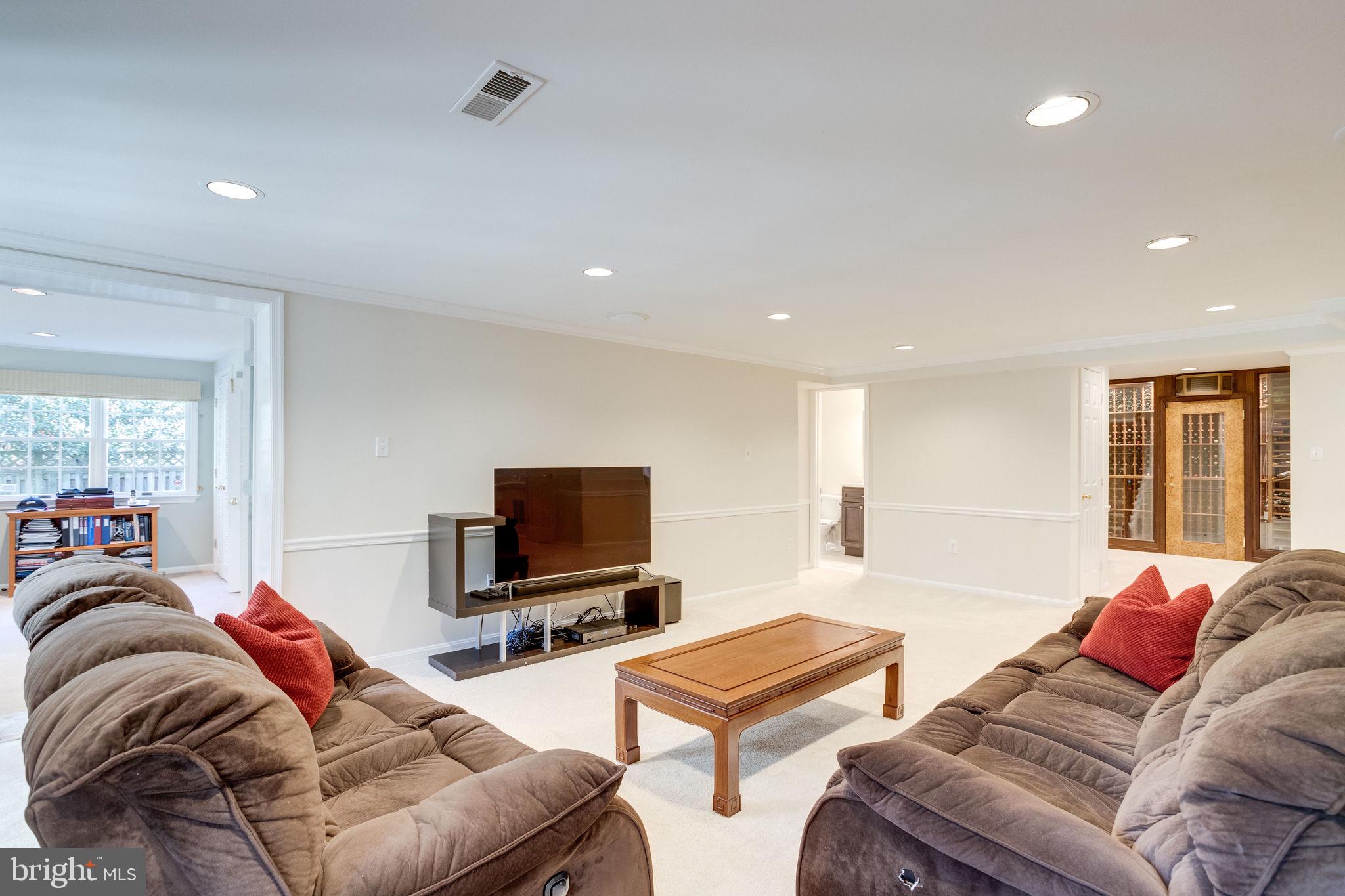 LANGLEY OAKS - Residential