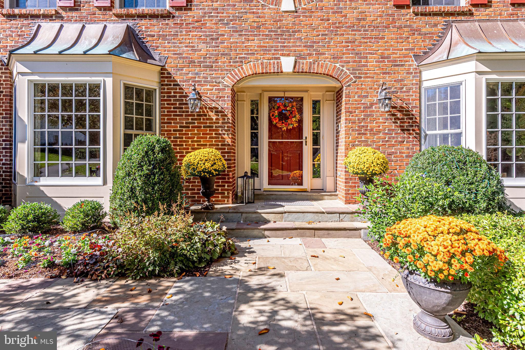 LANGLEY OAKS - Residential