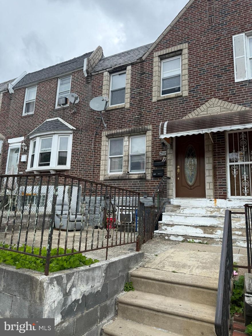 Don’t miss out on this incredible opportunity to own a versatile property perfect for living in or as a smart investment! This well-maintained home features 3 spacious bedrooms, 2 full bathrooms, and a fully finished basement, currently rented alongside the main level—offering excellent rental income potential from day one.