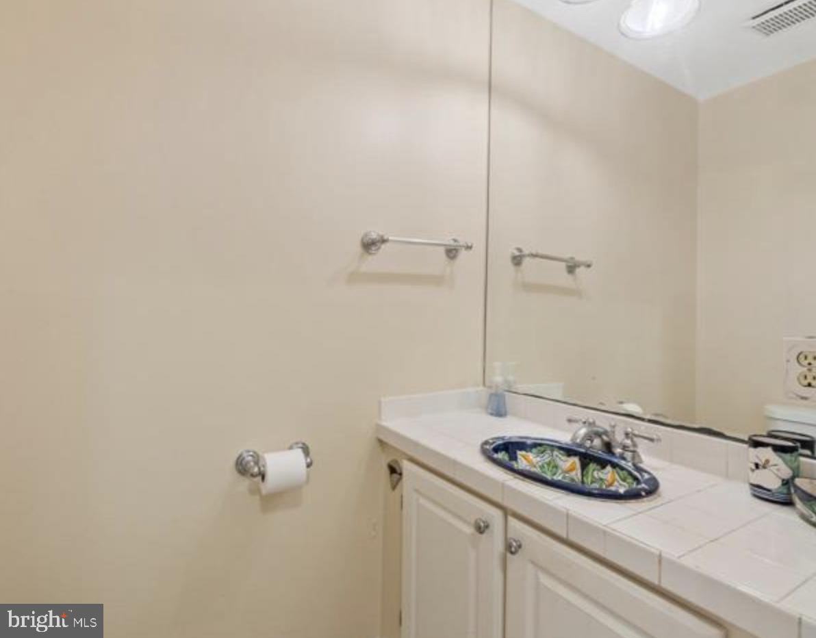 QUEEN ANNE KNOLLS - Residential