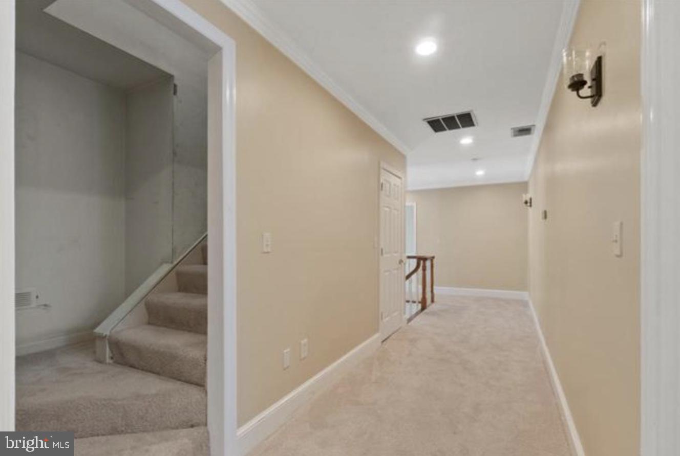 QUEEN ANNE KNOLLS - Residential